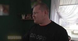 Tragedia w Tarnowie Opolskim. Emerytowany policjant zaatakował nożem 18-latka?