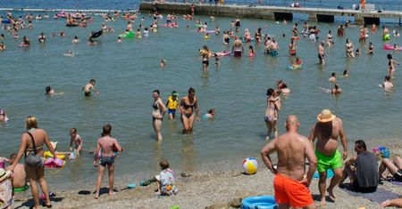 Plażowanie też może być groźne. Uważaj na te drobnoustroje