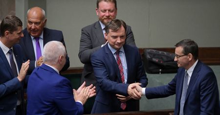 Szczyt UE. Zbigniew Ziobro starł się z Mateuszem Morawieckim, premier pod presją Solidarnej Polski. Kulisy sporu w rządzie