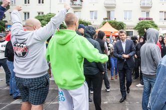 Zakłócili konferencję Palikota. Przepychanki, prawicowe hasła