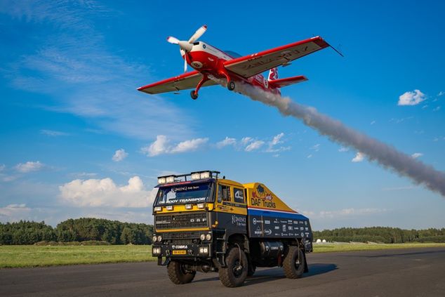 Członkowie Kamena Rally Team dedykują występ zmarłemu pilotowi F16
