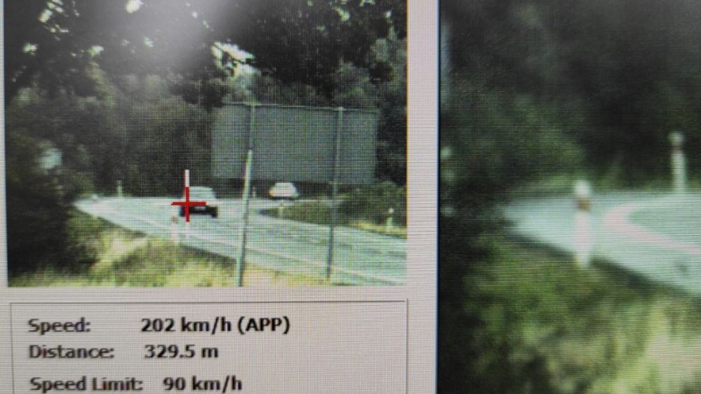 202 km/h na ograniczeniu do 90 km/h to gruba przesada.