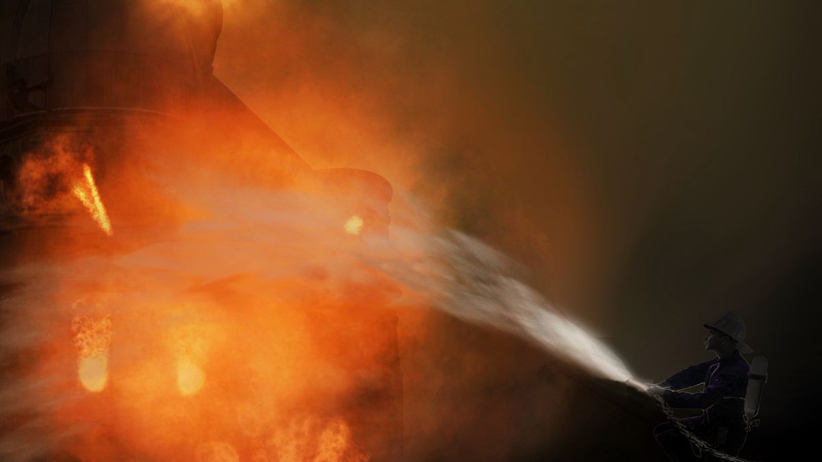 Płonący budynek - zdj. ilustracyjne 