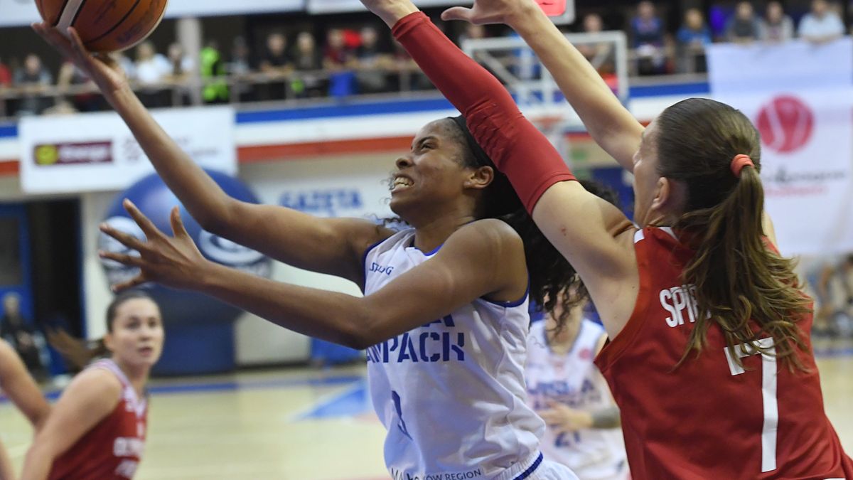 PAP / Jacek Bednarczyk / Na zdjęciu: Jordin Canada