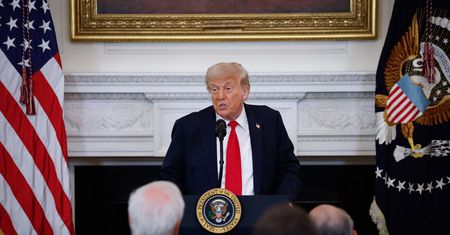 Trump przysłał prezent. Specjalny gest prezydenta USA wobec prezydenta Polski