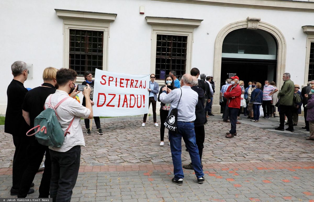 Atak na dziennikarkę przed koncertem Jana Pietrzaka. Zawiadomienie o przestępstwie