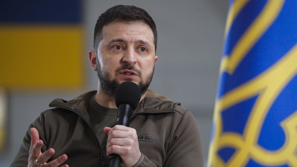 Ukrainian President Volodymyr Zelensky press conference in Kyiv.epa09905118 Ukrainian President Volodymyr Zelensky answers questions of journalists during his press conference in Kyiv, Ukraine, 23 April 2022, amid Russian invasion.  EPA/SERGEY DOLZHENKO Dostawca: PAP/EPA.SERGEY DOLZHENKO