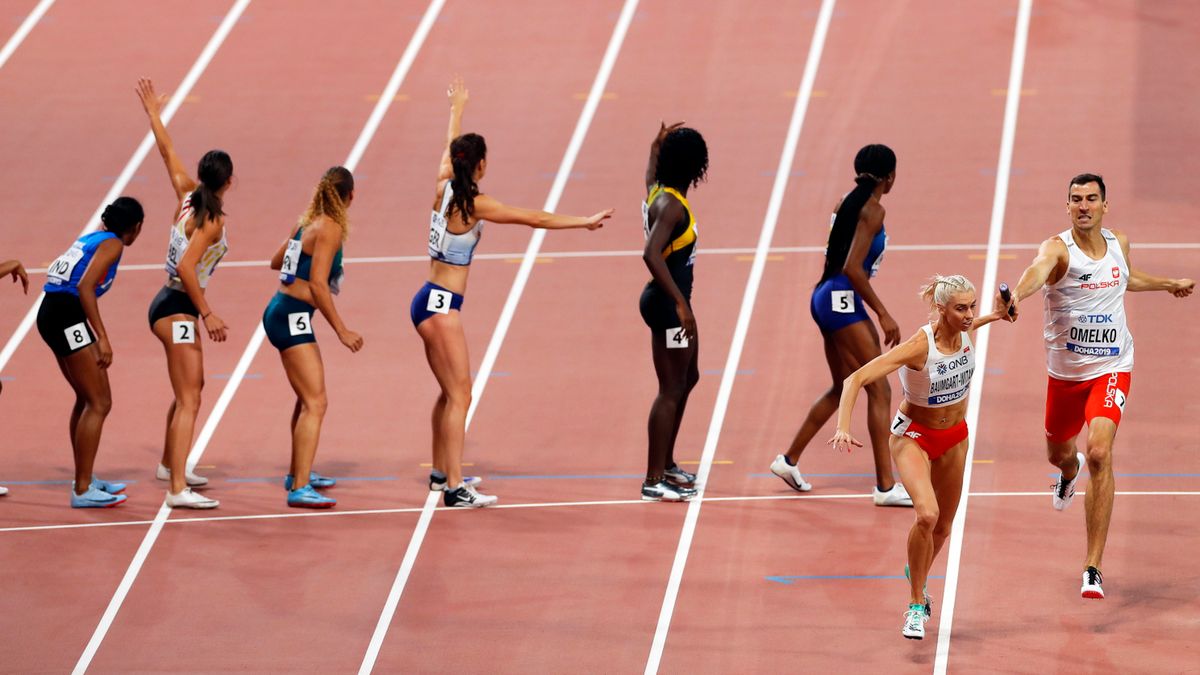 PAP/EPA / VALDRIN XHEMAJ / Na zdjęciu: Iga Baumgart-Witan (druga od prawej) i Rafał Omelko (z prawej)