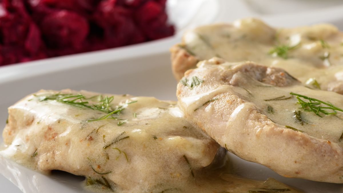 Polędwiczki w kremowym sosie wychodzą kruche i delikatne