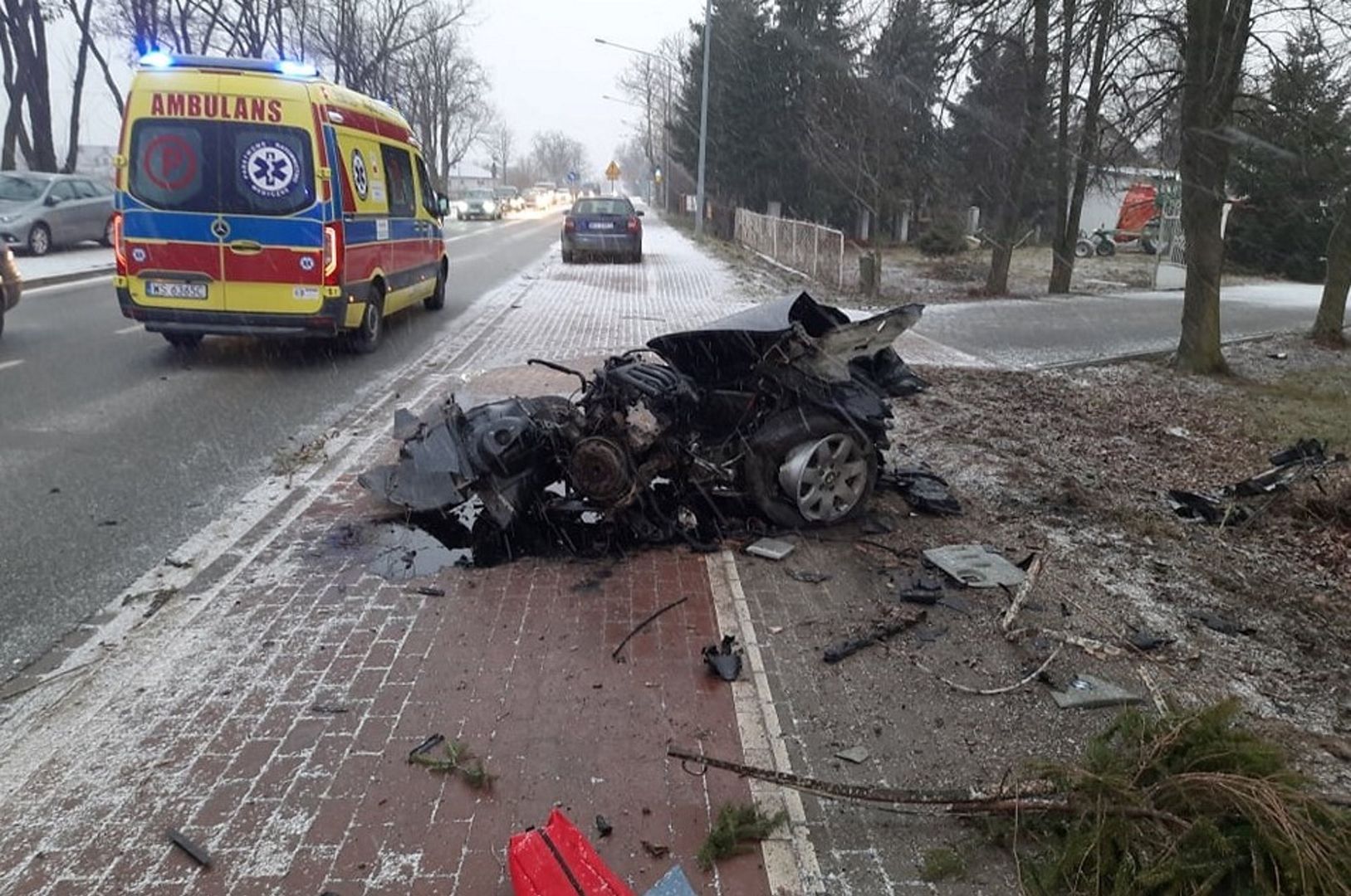 BMW rozerwało na kawałki. Dramatyczne sceny w Żelkowie