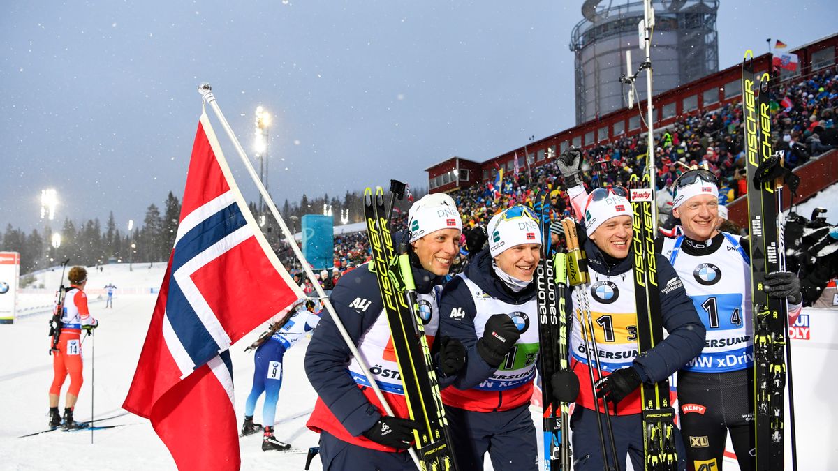 PAP/EPA / JESSICA GOW / Na zdjęciu: Lars Helge Birkeland, Vetle Sjaastad Christiansen, Tarjei Boe oraz Johannes Thingnes Boe