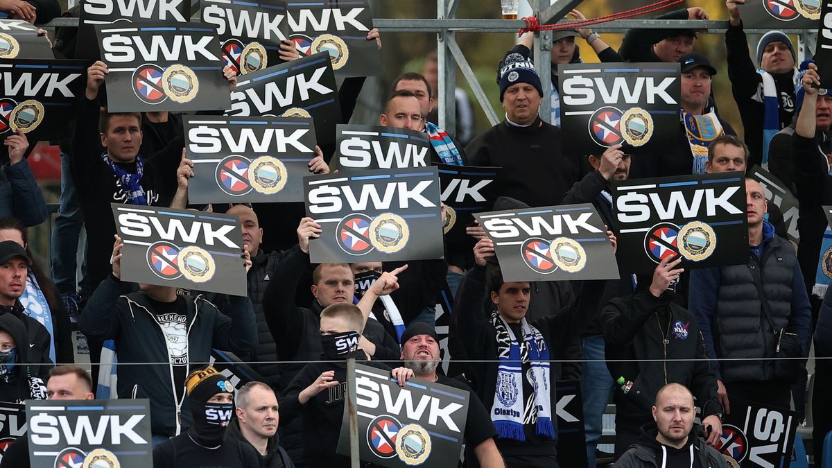 PAP / Łukasz Gągulski / Na zdjęciu: kibice Hutnika Kraków