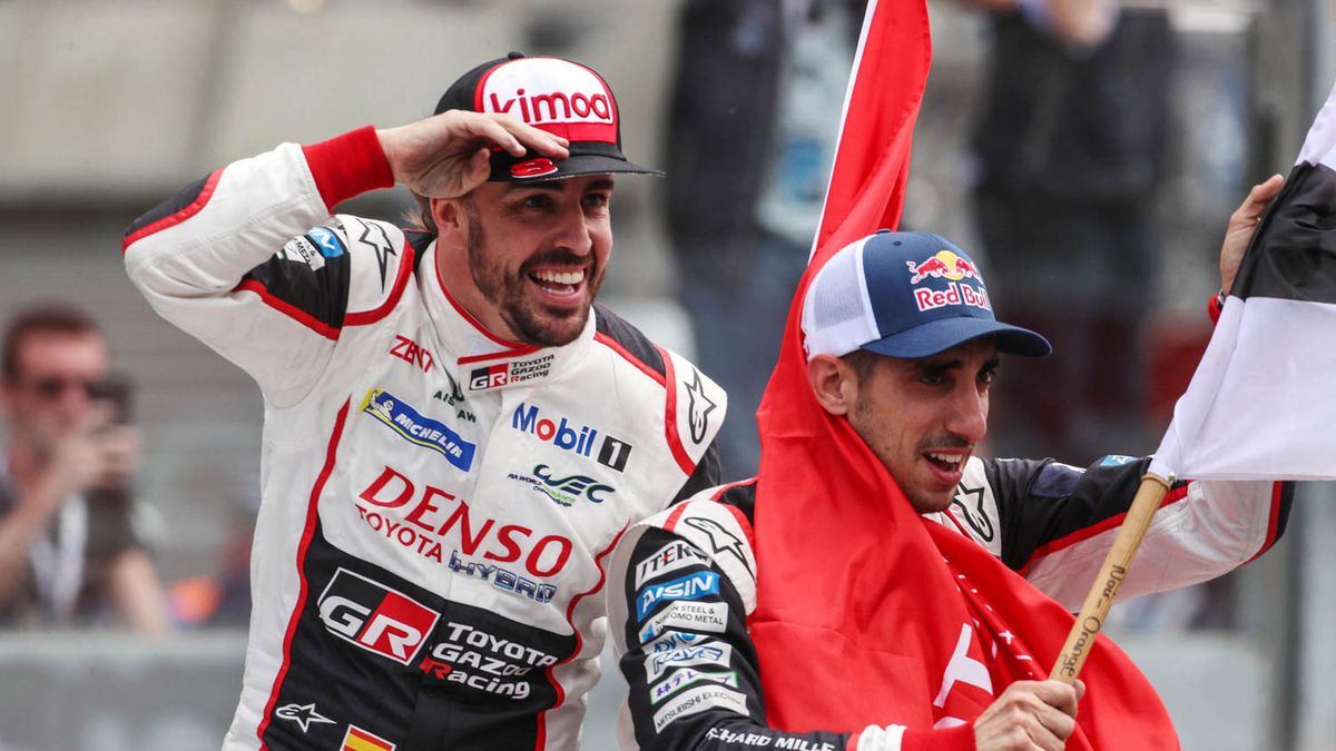 Zdjęcie okładkowe artykułu: Materiały prasowe / Red Bull / Na zdjęciu: Fernando Alonso i Sebastien Buemi (po prawej)