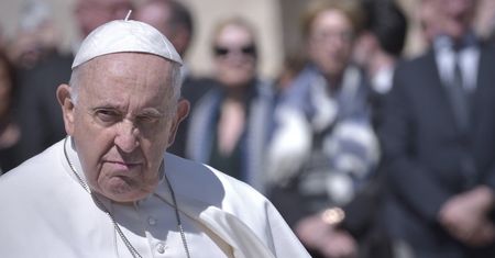 Papież Franciszek trafił do szpitala