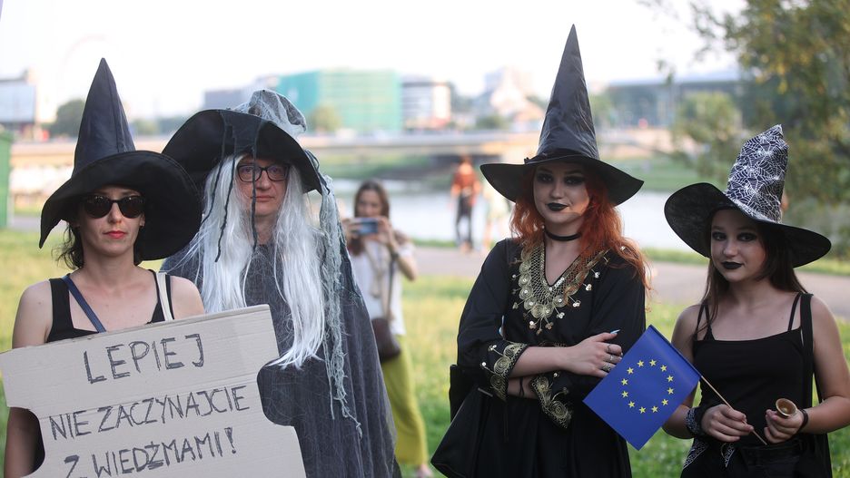 Kraków. Marsz "cnotliwych niewiast" i wiedźm 