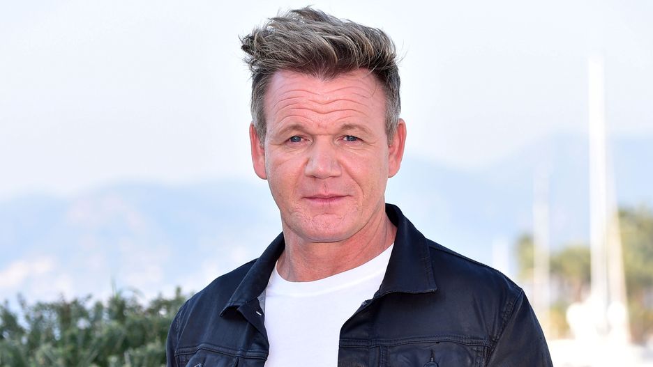 Rendez-vous avec le restaurateur Gordon Ramsay lors du MIPCOM 2017 a Cannes
Rendez-vous avec le restaurateur Gordon Ramsay lors du MIPCOM 2017 � Cannes le 16 octobre 2017.
� Bruno Bebert / Bestimage Gordon Ramsay during MIPCOM 2017 in Cannes, south France on october 16th 2017
Bruno Bebert / Bestimage