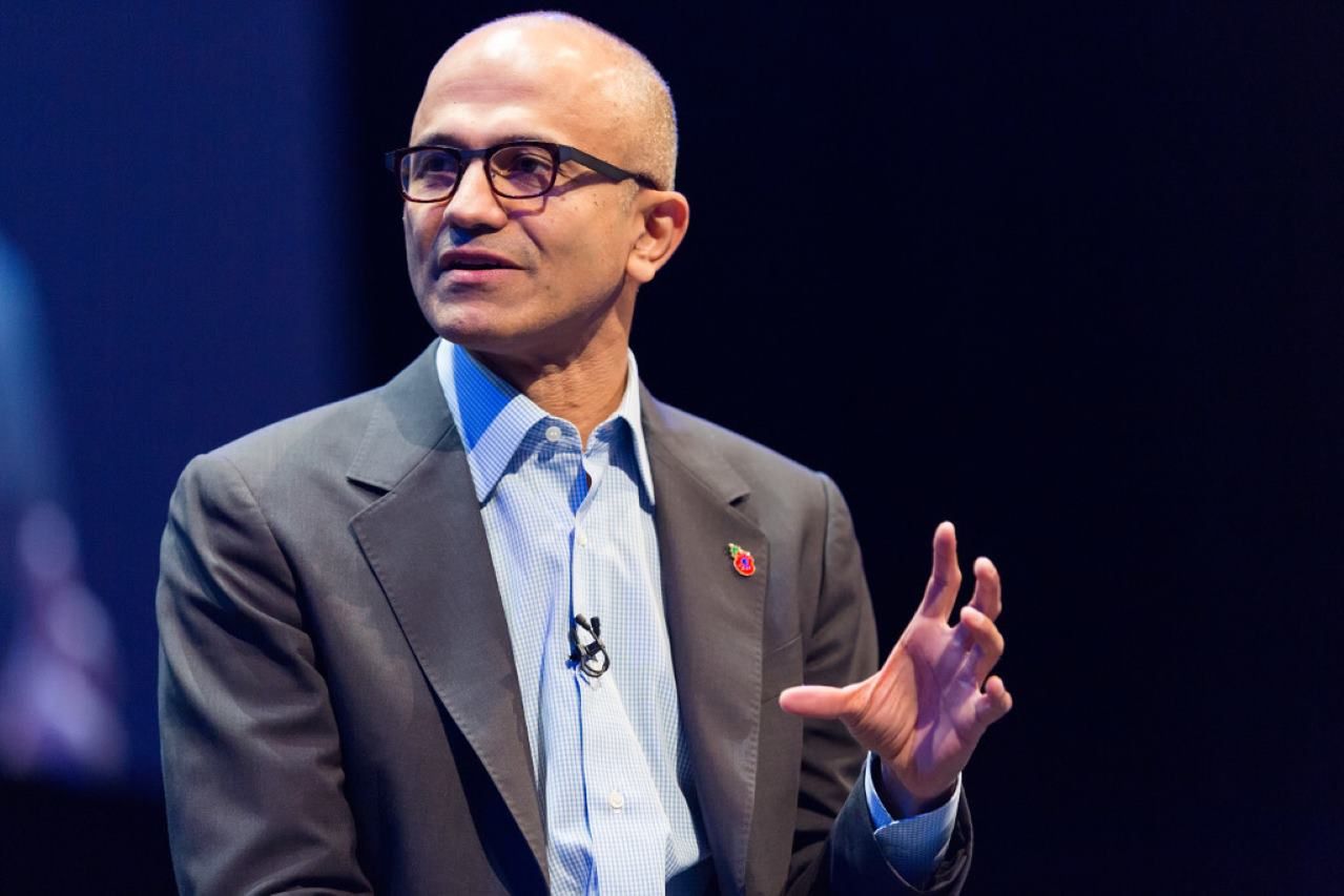 Satya Nadella też boi się niekontrolowanego rozwoju sztucznej inteligencji