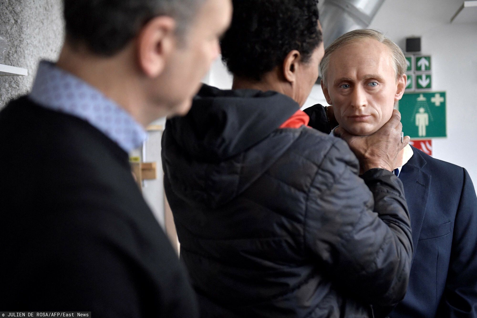 Figurę Władimira Putina w proteście przeciwko inwazji na Ukrainę 