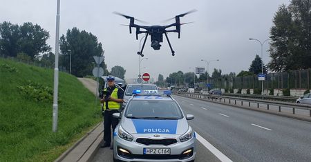 Stołeczna drogówka nie będzie się chować w zaroślach. Policjanci powiedzą, gdzie staną