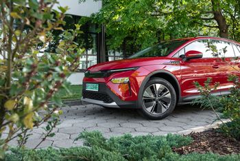 Škoda i Renault wyraźnie przed Teslą. Widać zmianę na rynku elektryków