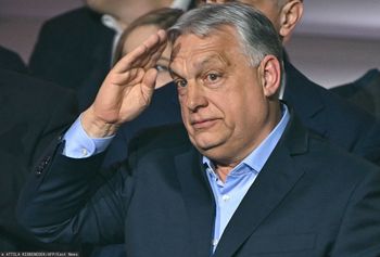 Orbán rezygnuje z mandatu, ale nie rezygnuje z parlamentu [OPINIA]
