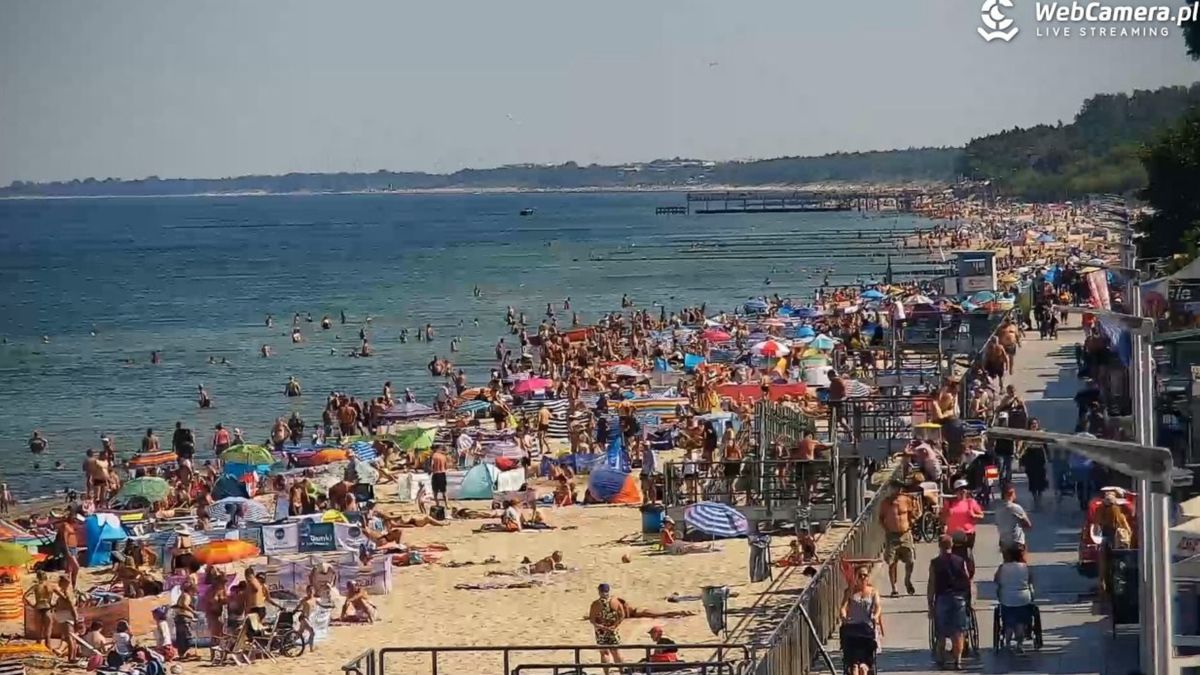 Tłumy na plaży w Sarbinowie