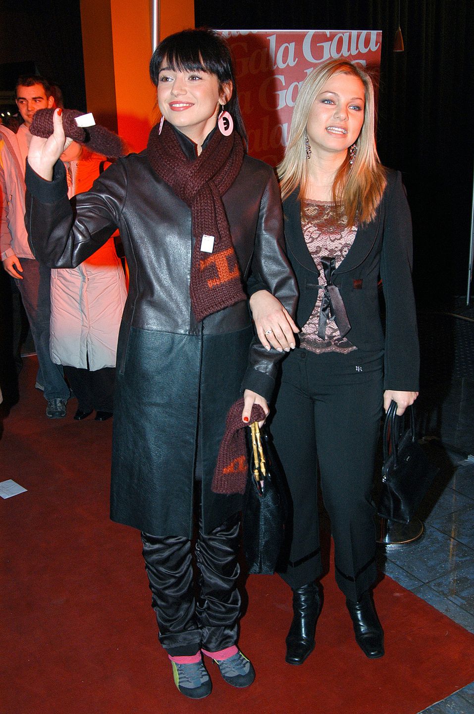 scena z: Anna Przybylska, Katarzyna Bujakiewicz
SK: premiera filmu "Rh+", styczeñ 2005, kolczyki, torba, szalik
fot. Zawada/AKPA