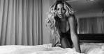 Beyonce pokazuje dłonie Christiana Greya