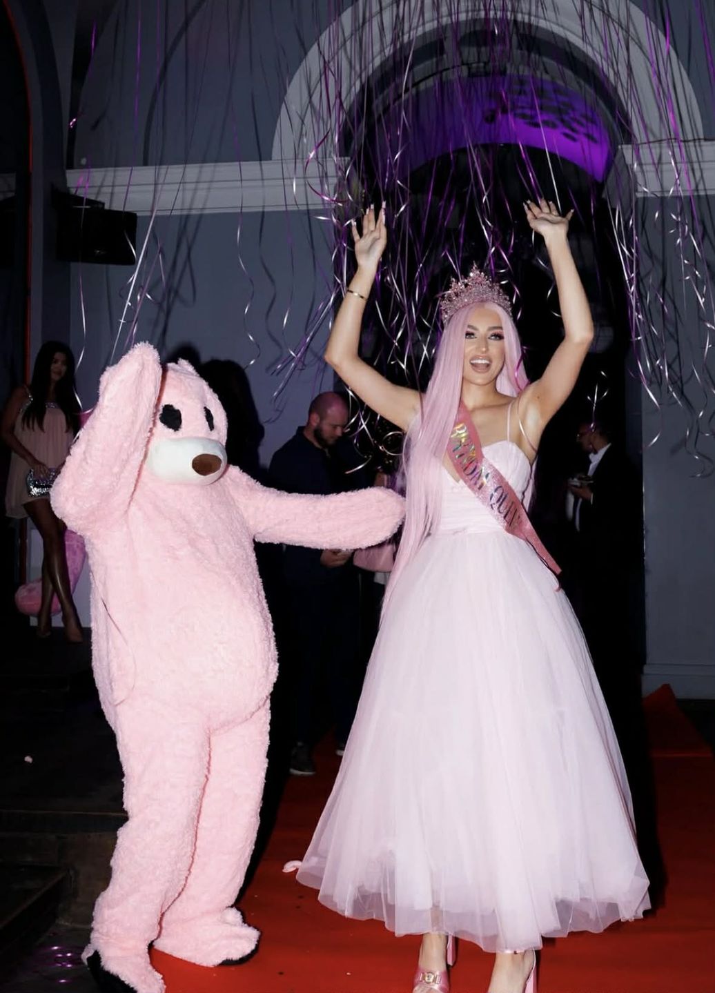 Caroline Derpienski świętuje 23. urodziny