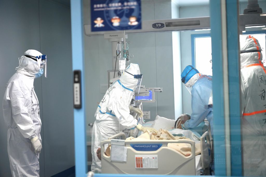 Lekarze z Wuhan uratowali zakażonego koronawirusem pacjenta.