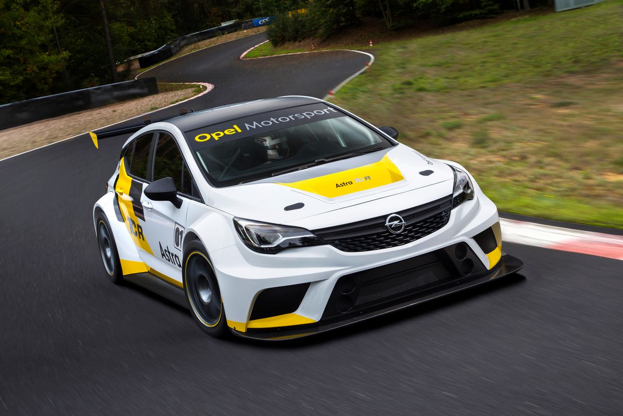 Opel Astra TCR (2015) gotowy na wyścigi samochodów turystycznych