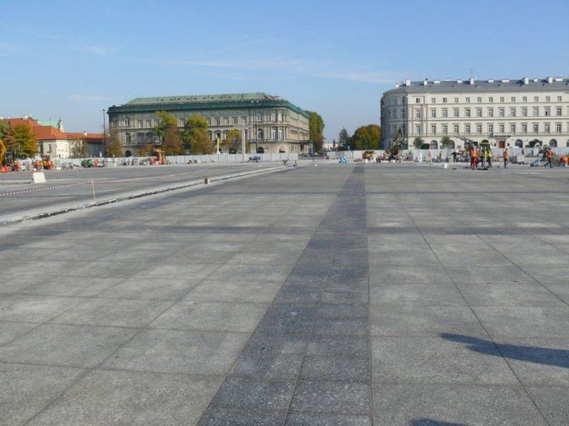 Plac Piłsudskiego gotowy pod koniec października