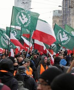 "Ostatni marsz faszystów w Warszawie odbył się w 1939 roku, a falanga jest symbolem Marynarki Wojennej". Tak twierdzi poseł Kukiz’15