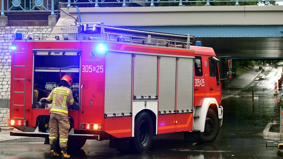 Burze z gradem w weekend spustoszyły Kraków. Strażacy nadal walczą ze skutkami żywiołu w mieście