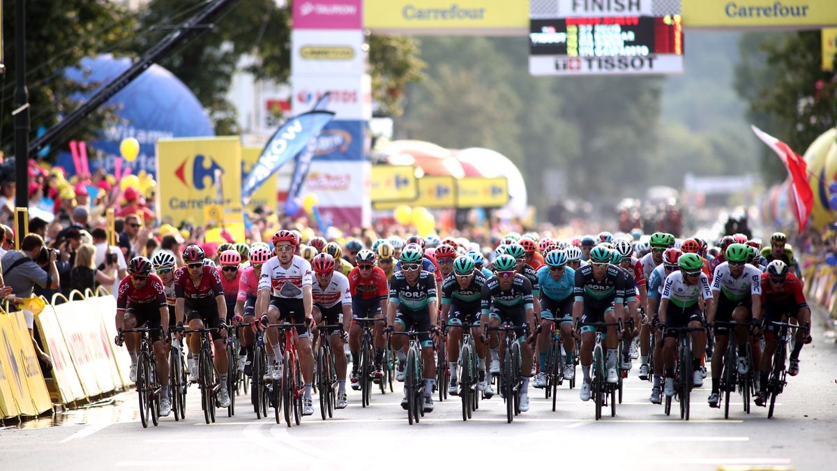 peleton podczas 1 etapu 76 Tour de Pologne UCI World Tour