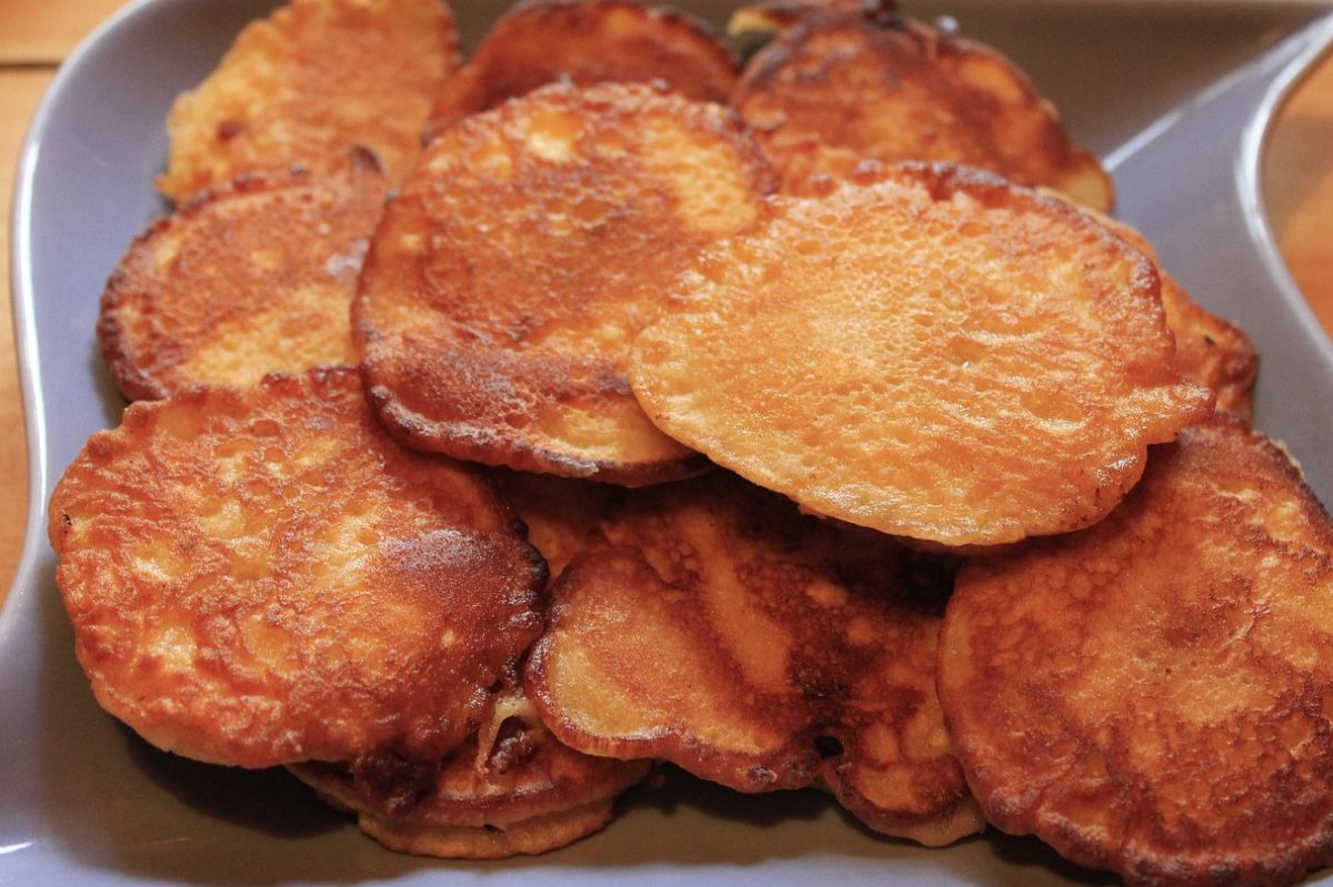 Omas Quarkpfannkuchen: Einfache Küchenträume mit Apfel & Zimt