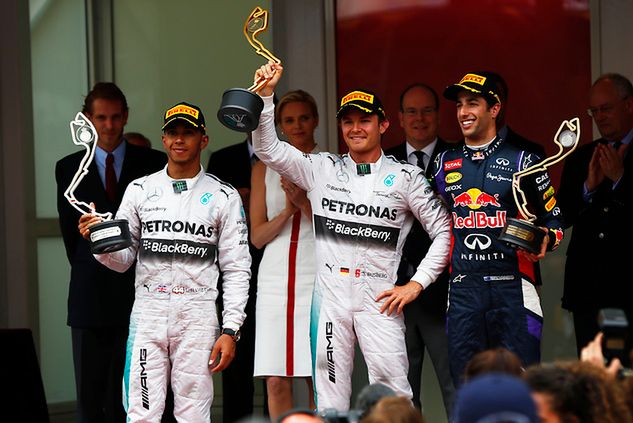 Podium z sezonu 2014 - Lewis Hamilton (2. miejsce), Nico Rosberg (1. miejsce) i Daniel Ricciardo (3. miejsce)