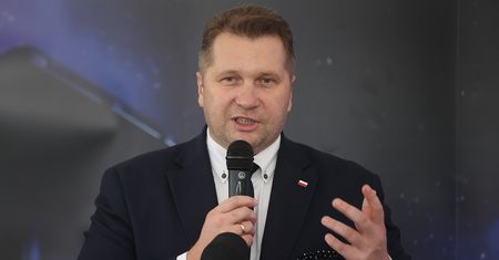 Czarnek grozi gminom komisarzem. Prezydent Mysłowic: to wybawienie