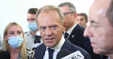 Krótkie starcie Tuska z reporterką TVP. "Mogę debatować z mocodawcą"