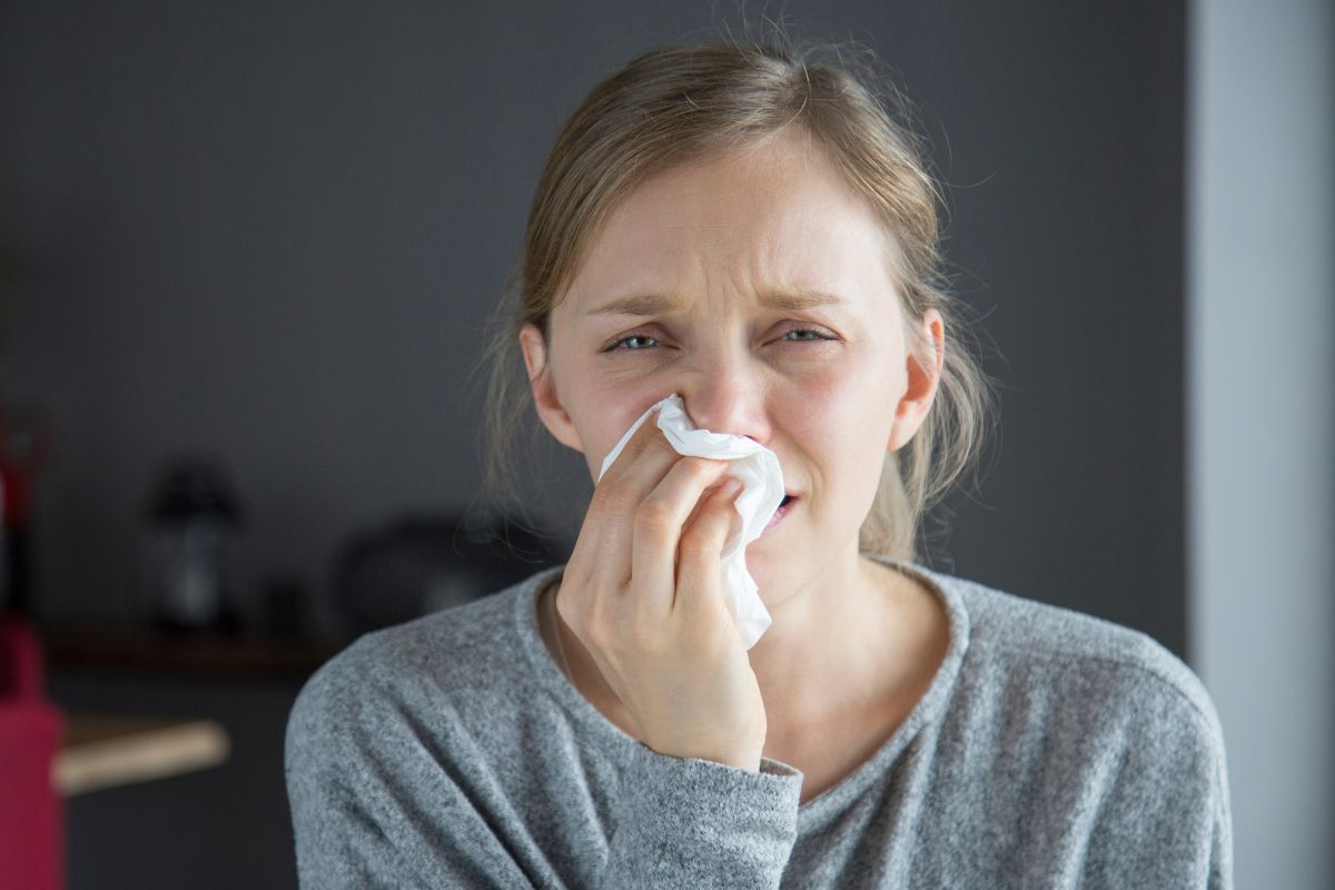 Wycieranie nosa podczas choroby.