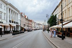 Uderzył turystkę w środku miasta. Prokuratura chce umorzyć śledztwo. Oto powód