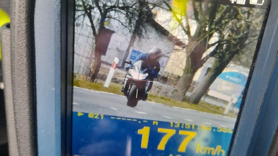 Motocyklista jechał 177 km/h