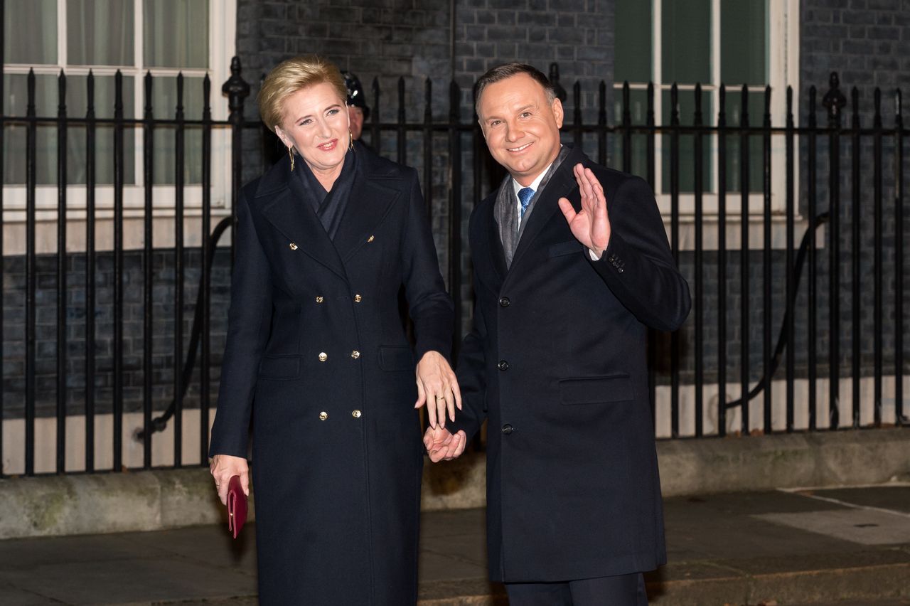 Pierwsza para wspiera WOŚP. Andrzej Duda przekazał przedmioty na licytację (Photo by WIktor Szymanowicz/NurPhoto via Getty Images)