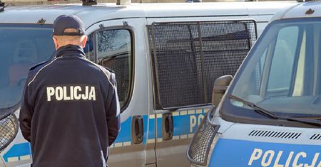54-latek pisał do "dziewczynek". Padły seksualne propozycje