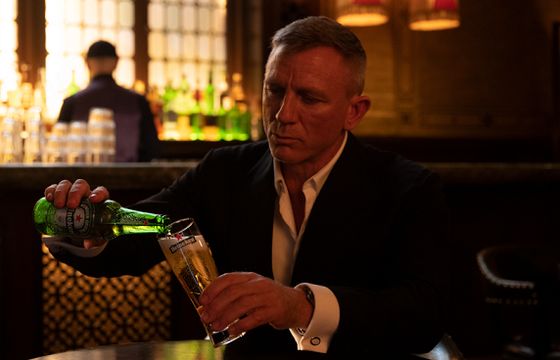 Daniel Craig w reklamie piwa Heineken nawiązującej do "No Time to Die" (wideo)