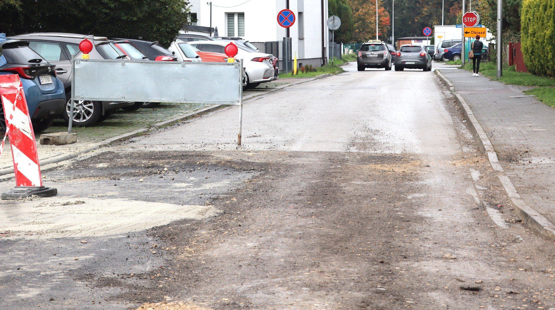 Ulica Chopina krzyżuje się ze Żwirki i Wigury, ważną dla targowiska miejskiego