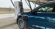 Przybywa "elektryków" i ładowarek, choć na tle Europy ciągle jesteśmy pyłkiem