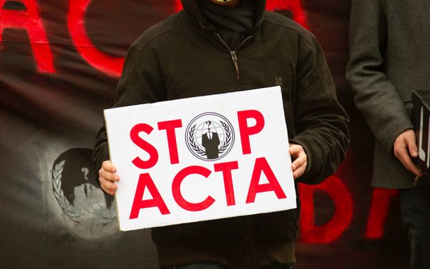 Krakowska policja ściga organizatora protestu przeciwko ACTA