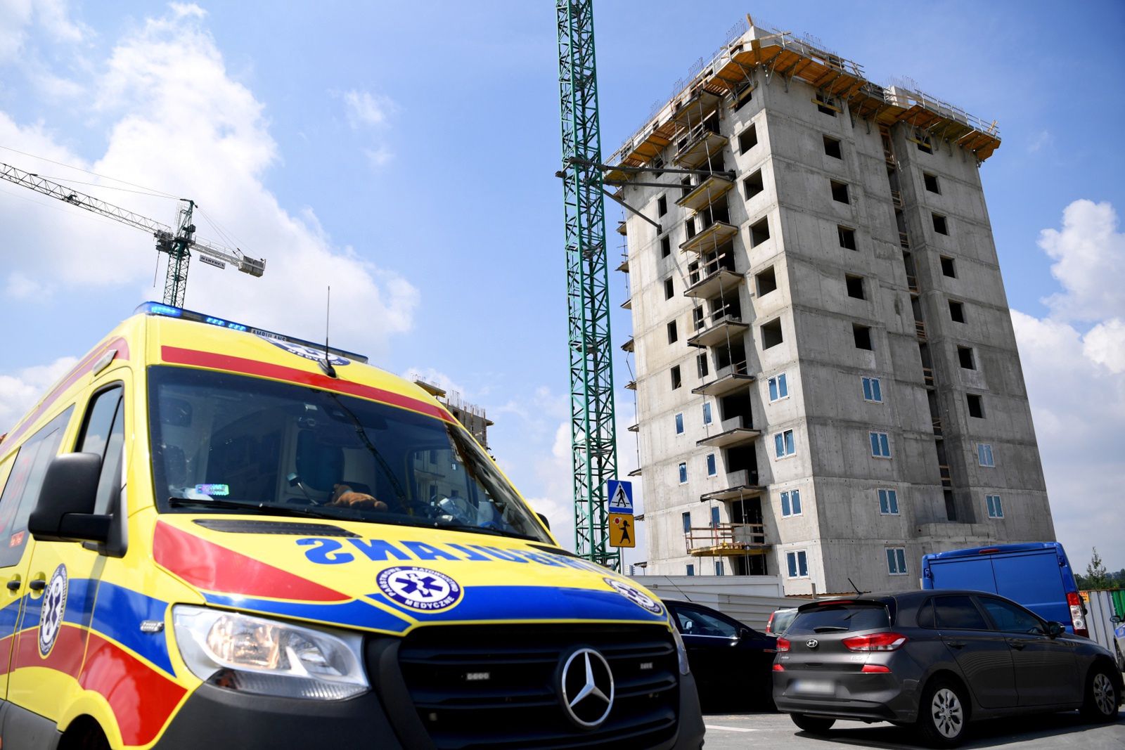 Rzeszów. Mężczyźni spadli z 11. piętra wieżowca. Wypadek na budowie
