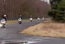 Zobacz, jak policjanci trenują na motocyklach